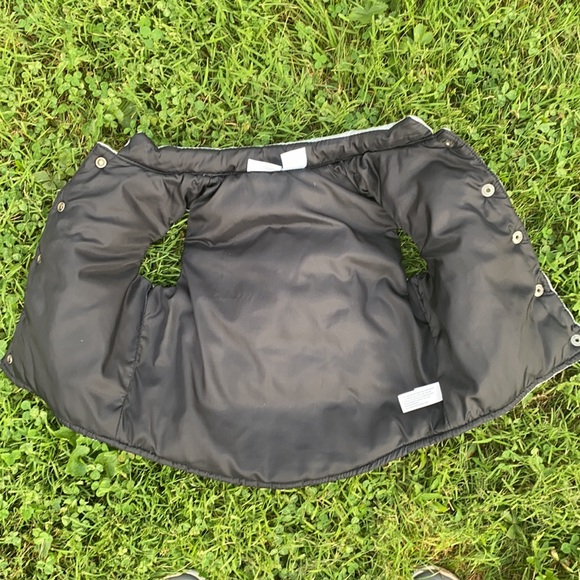 Amy Coe Vest - Picture 5 of 5